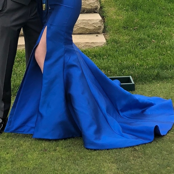 Sherri hill figure flattering gown - Picture 3 of 3